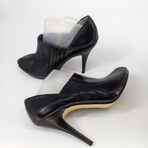 GUESS Size 9 Black Leather Peep Toe Ankle Boot Heels - Picture 1 of 6